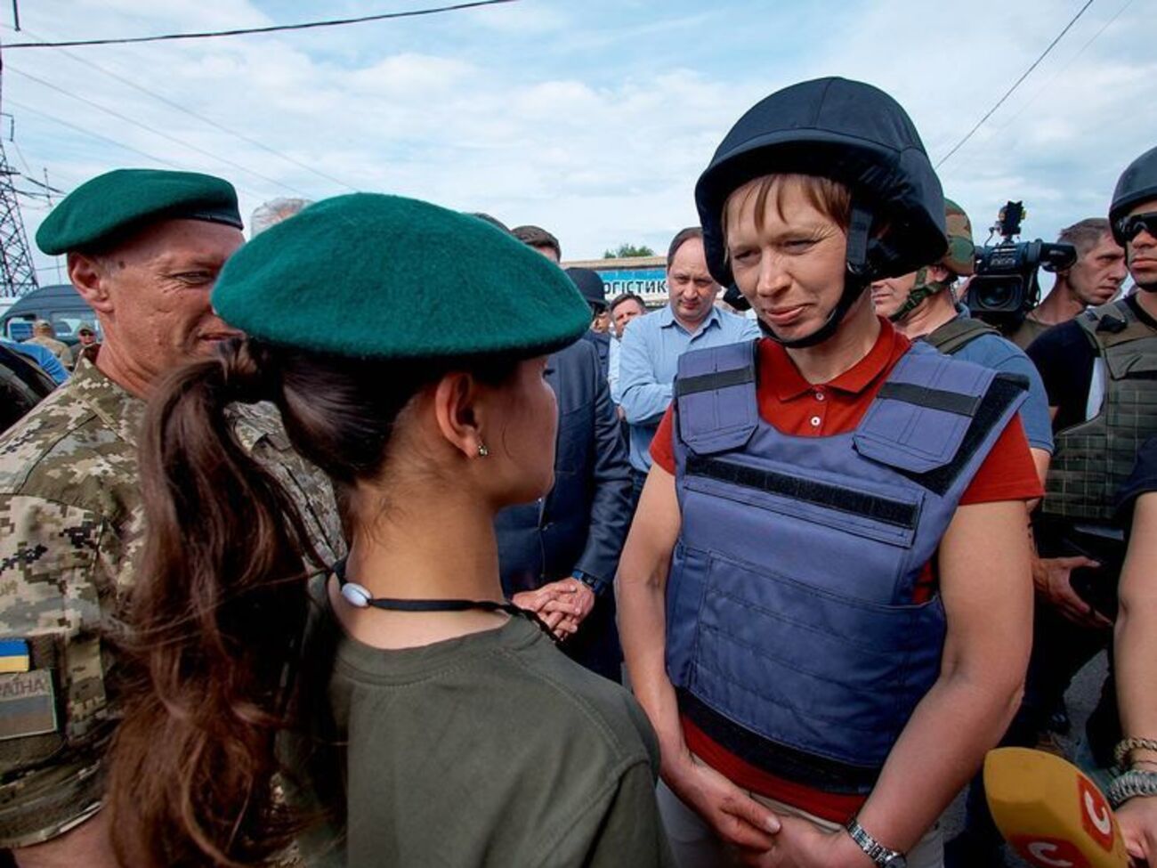 Кальюлайд поспілкувалася з військовими та жителями Донбасу