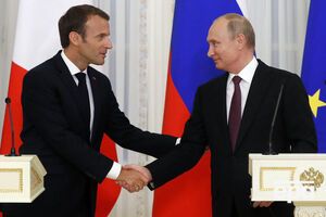 Макрон предложил Путину совместно работать над принципами коллективной безопасности