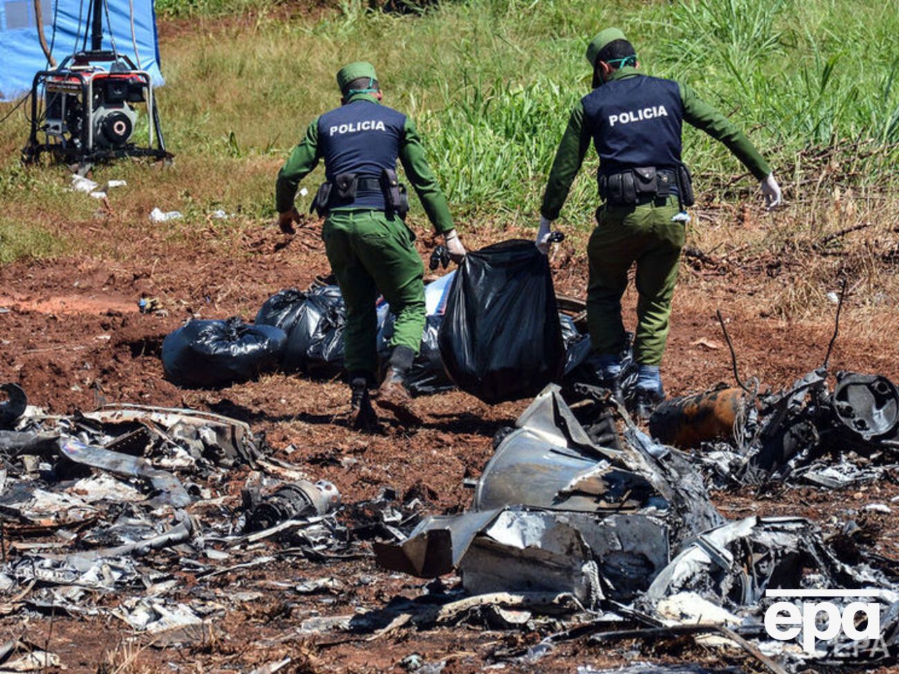 Серед уламків лайнера знайшли обидва самописці