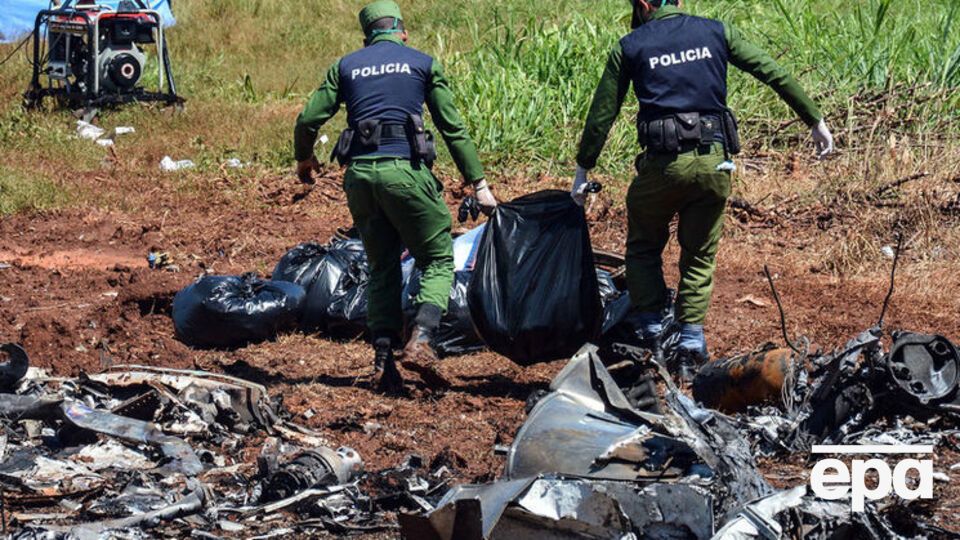 Серед уламків лайнера знайшли обидва самописці