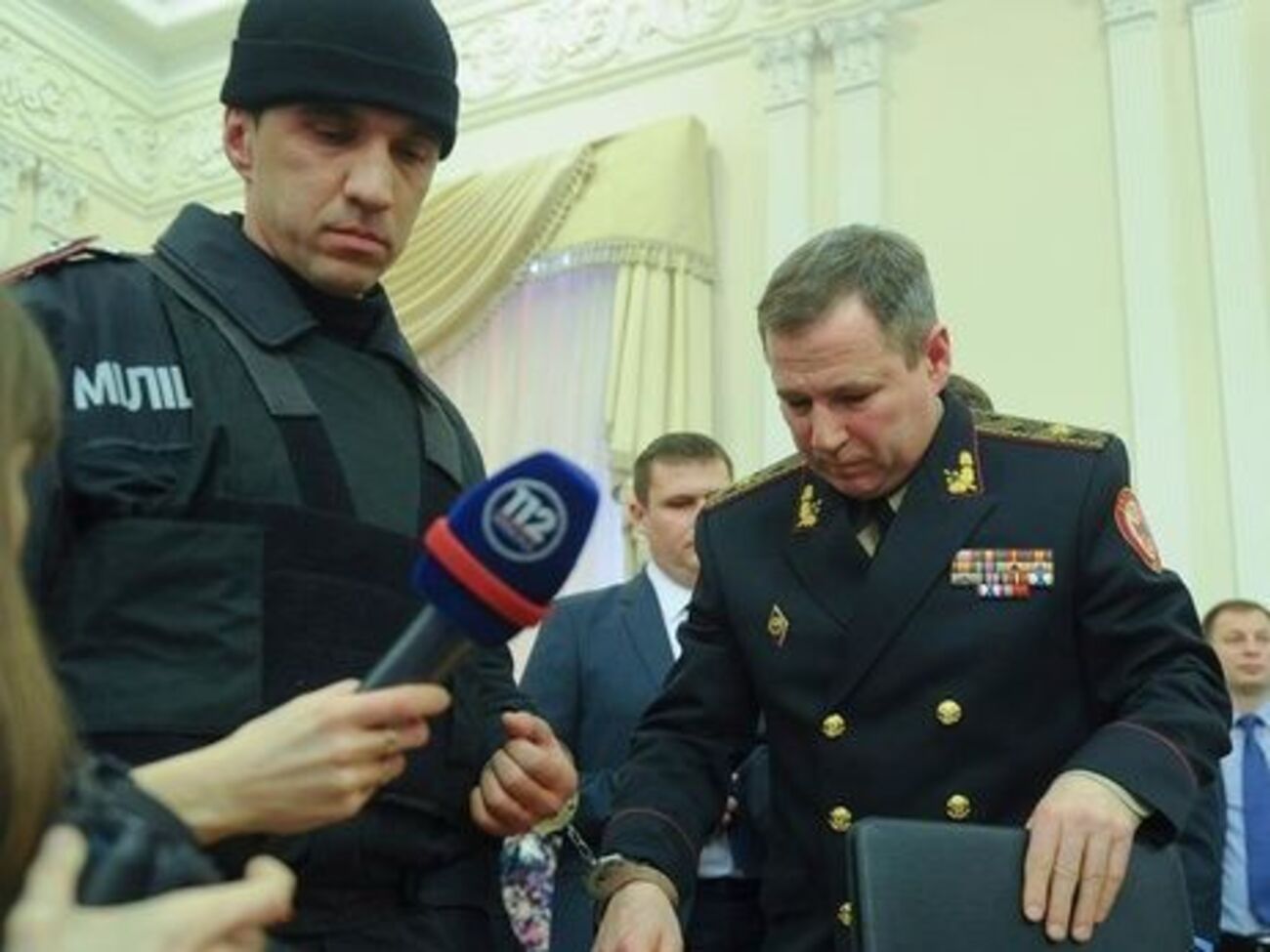 Суд постановил допустить немедленное исполнение судебного решения в части восстановления Стоецкого в должности