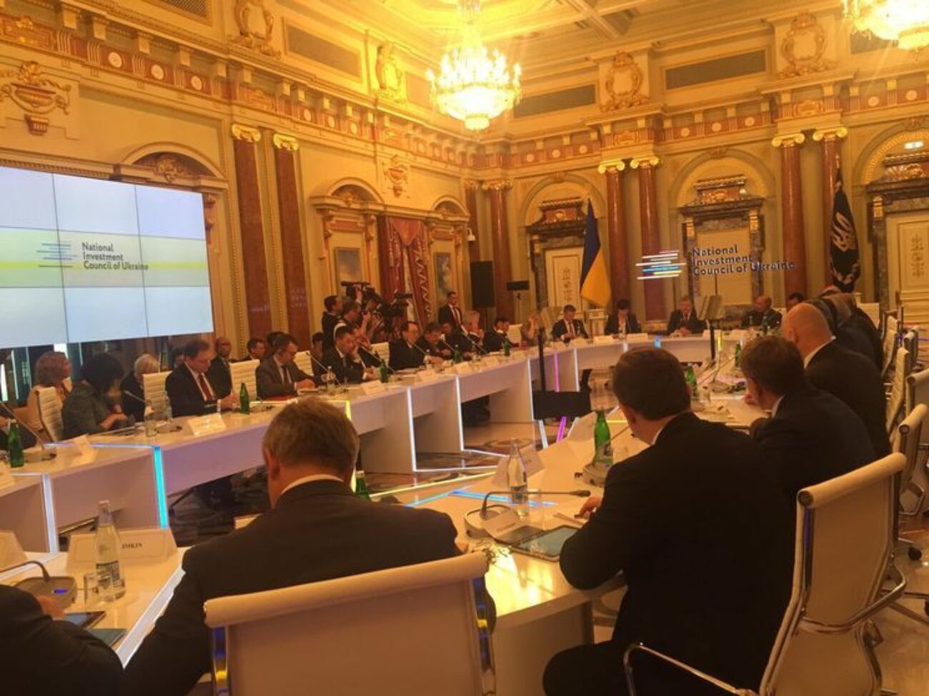 Порошенко виступає за скасування мораторію на продаж землі