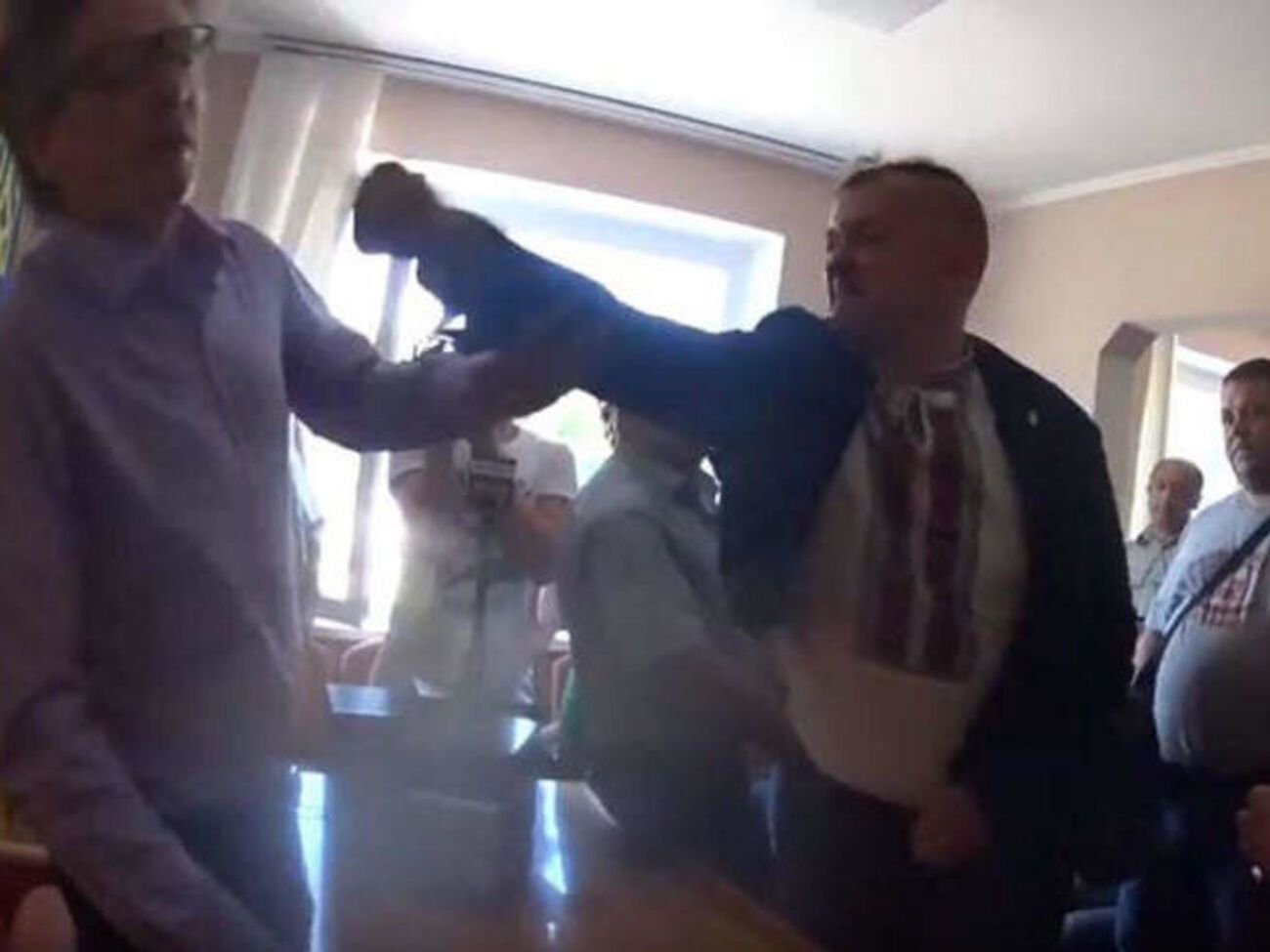 Через бійку до зали сільради викликали поліцію