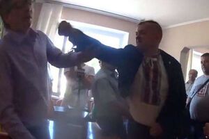 Через бійку до зали сільради викликали поліцію