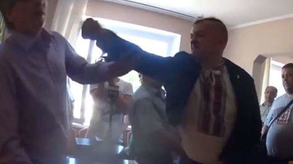 Через бійку до зали сільради викликали поліцію