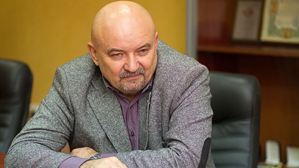 Козярчук продал комплекс в марте прошлого года, отмечает издание