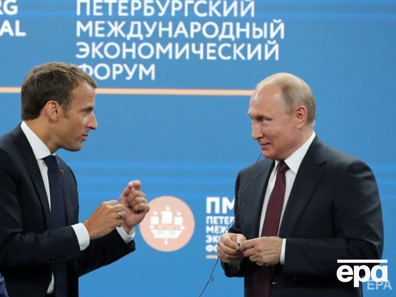 На форумі у Санкт-Петербурзі присутній і Макрон