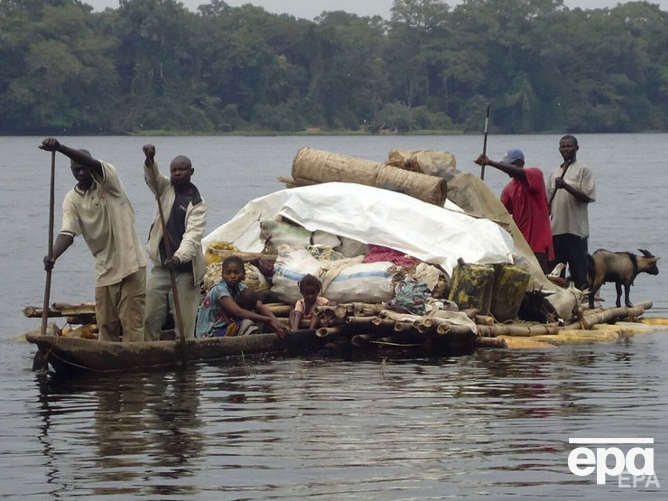 У багатьох районах ДР Конго немає альтернативи річковому транспорту