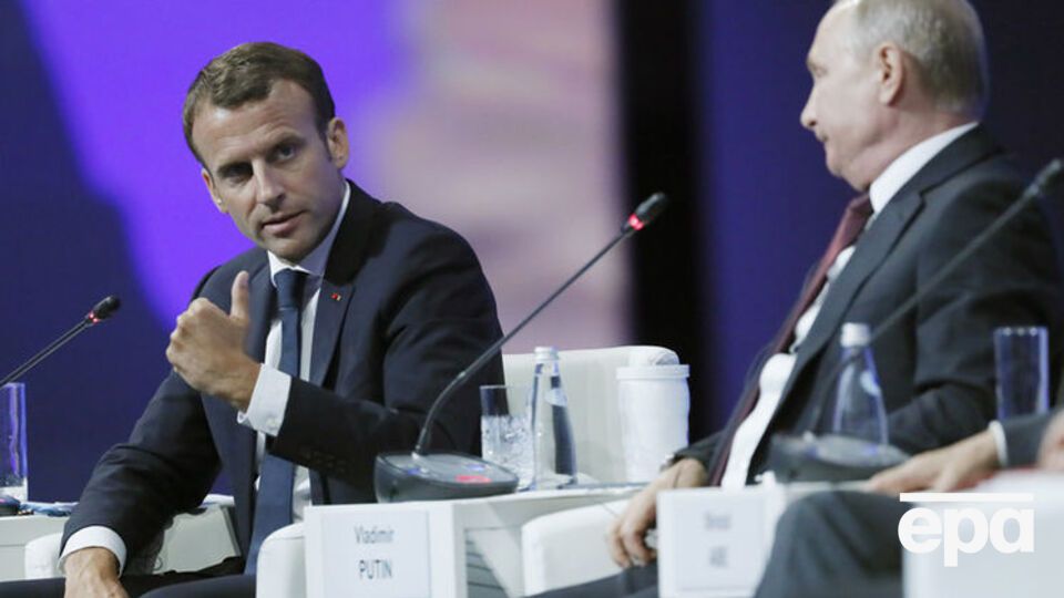 Макрон и Путин поговорили на форуме в Санкт-Петербурге