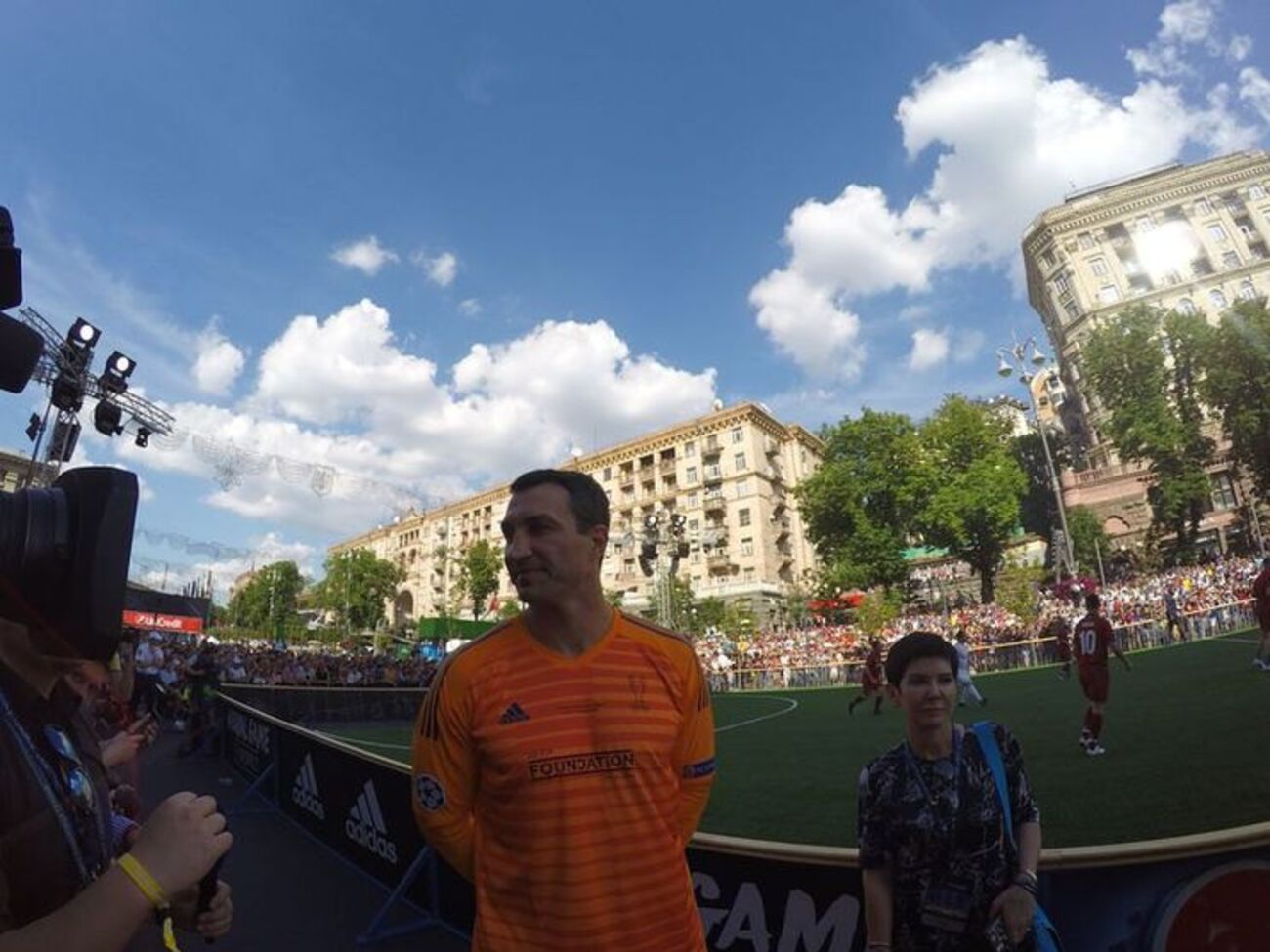 Володимир Кличко пропустив три м'ячі