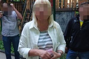 Під час затримання чиновниця намагалася чинити опір