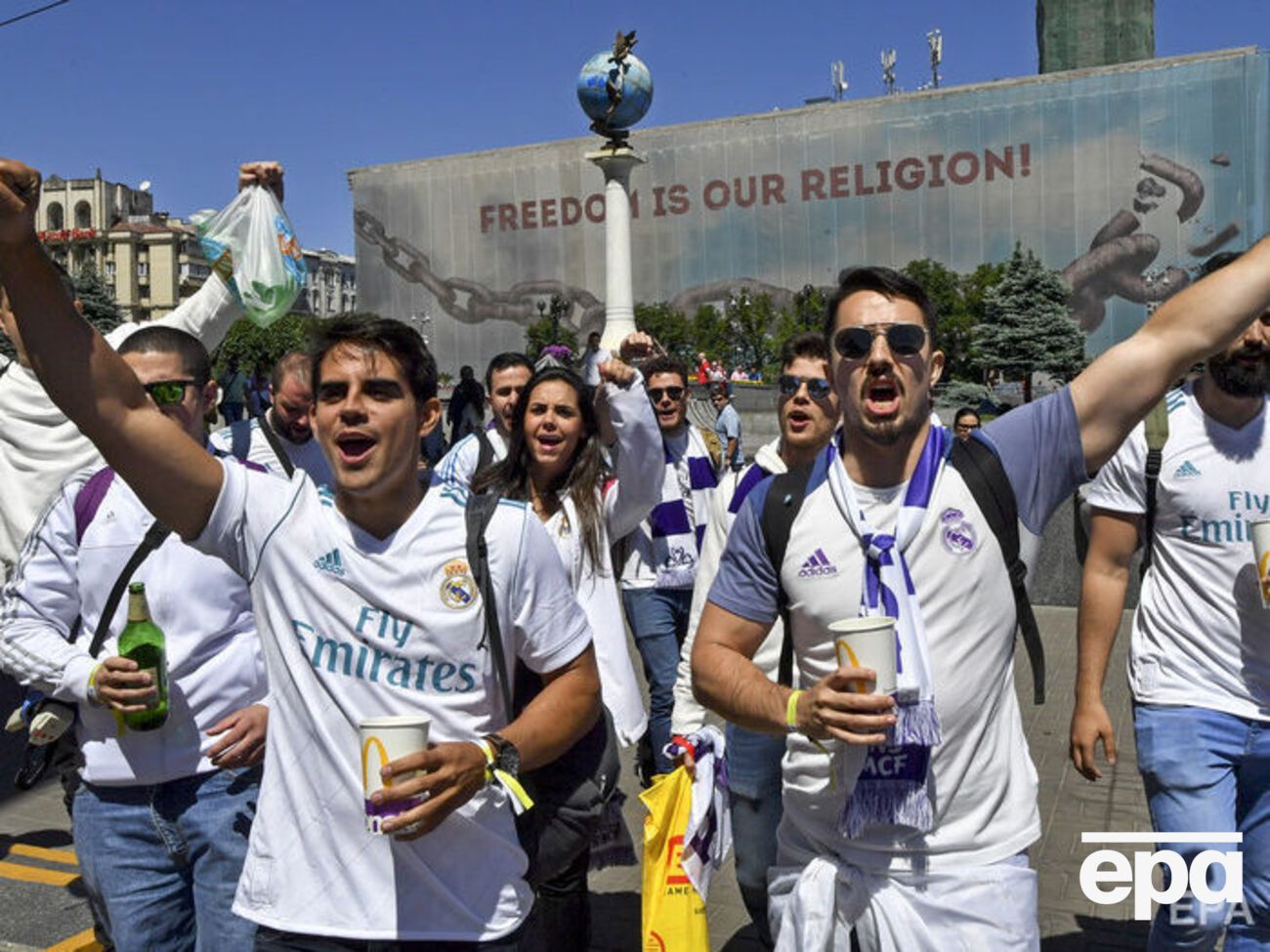 Фанати приїхали в Україну на матч "Ліверпуля" й "Реала"
