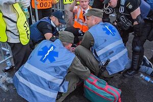 Гвардійцям і медичним працівникам удалося повернути до тями вболівальника