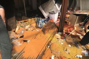 Наслідки погрому на ринку біля станції метро "Лісова"