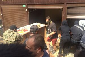 Зловмисники влаштували погром і бійку з поліцейськими