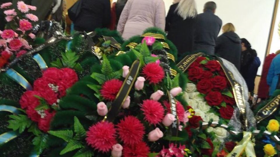 Двох росіян поховали в закритих домовинах