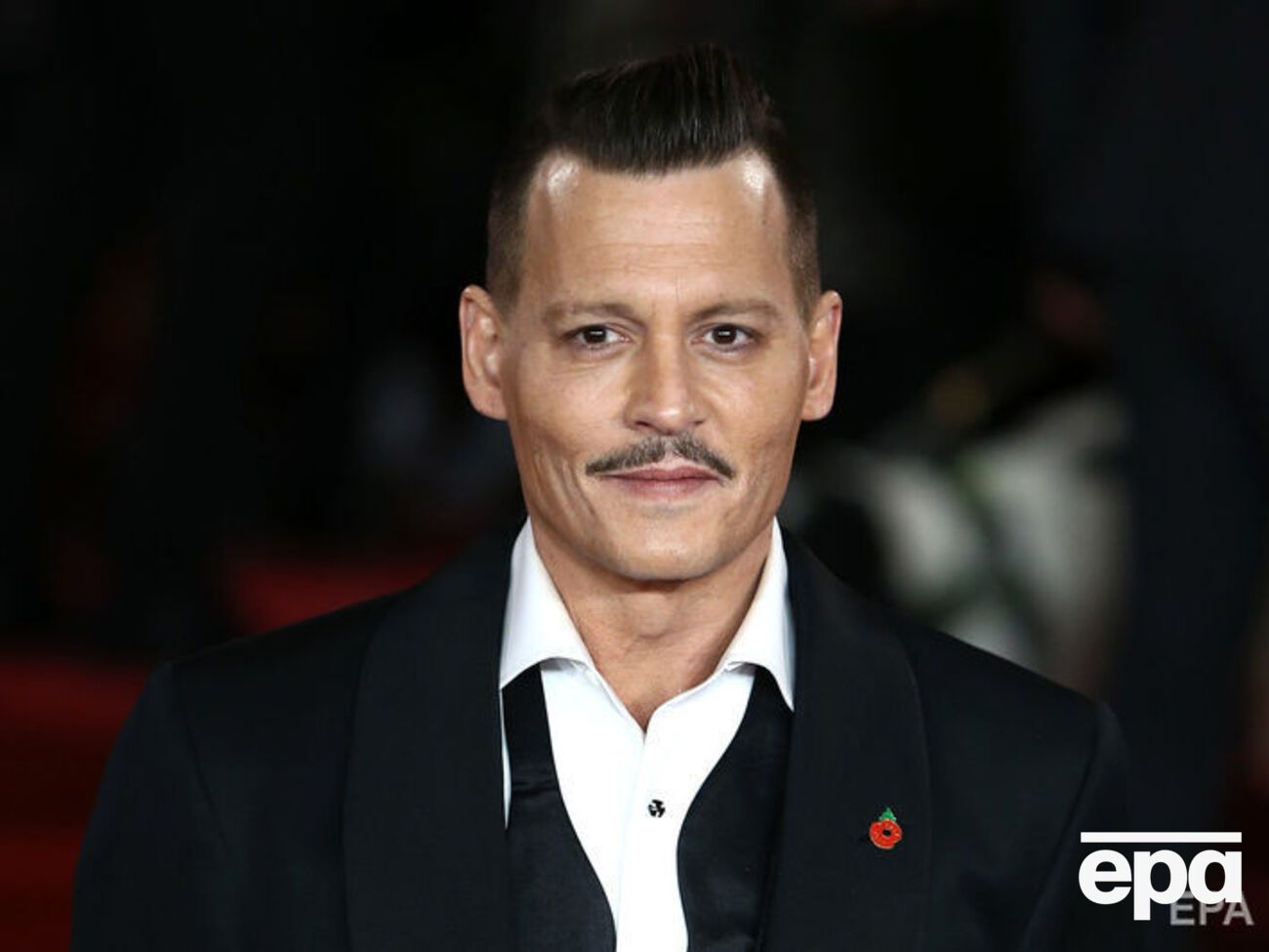 Депп также хочет зайти в магазин русских музыкальных инструментов