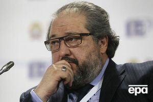 Видання пише, що Мінц виїхав із Росії