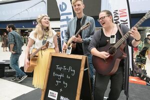 Музыканты смогут собирать пожертвования с помощью системы бесконтактных платежей