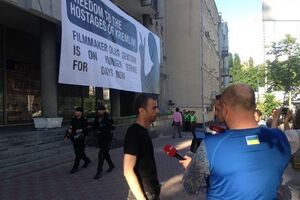 В КГГА заявили, что у активистов не было разрешения на установку баннера