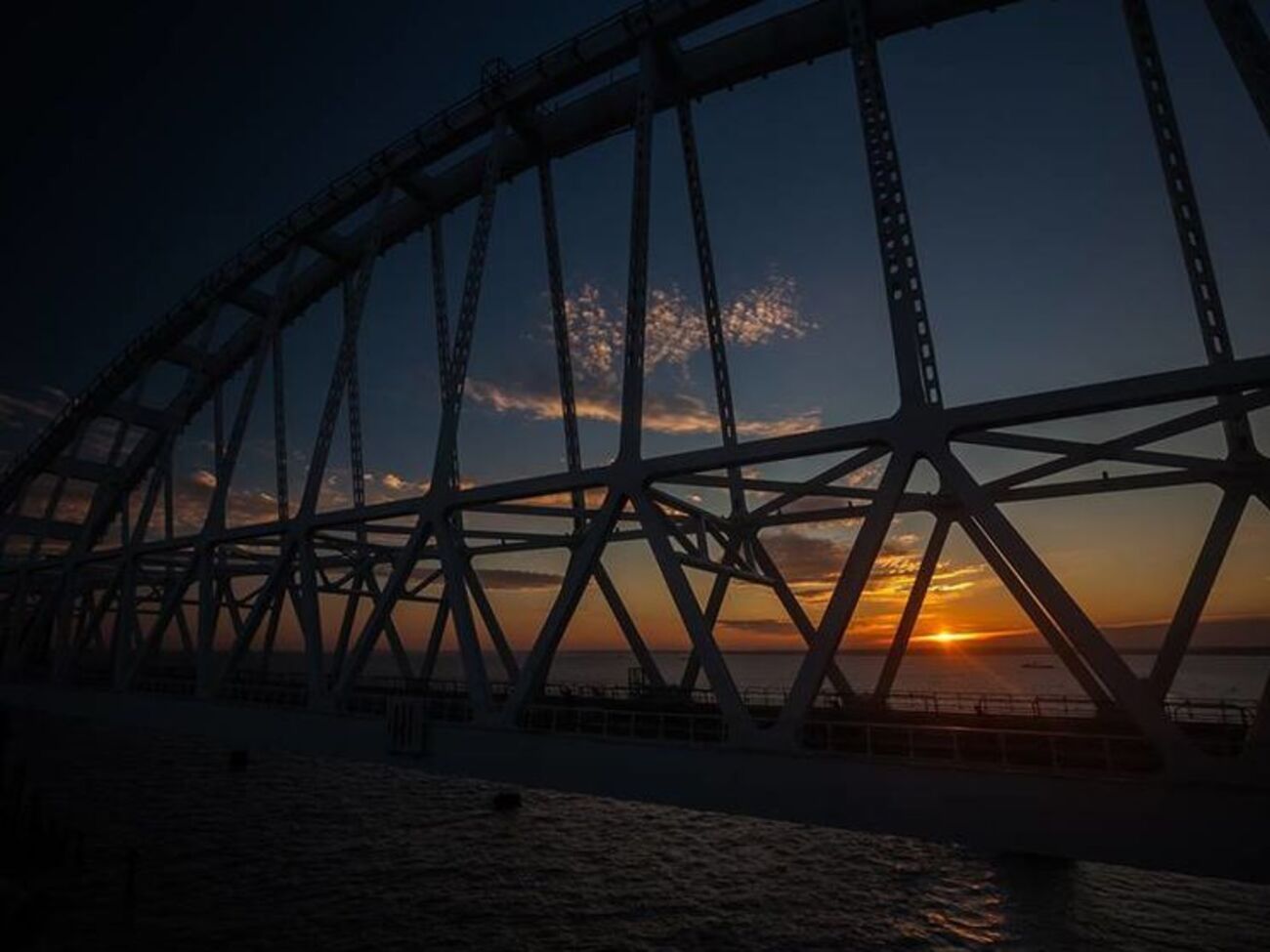 Район будівництва Кримського мосту, на відміну від решти території півострова, освітлювали добре, зазначили в Києві