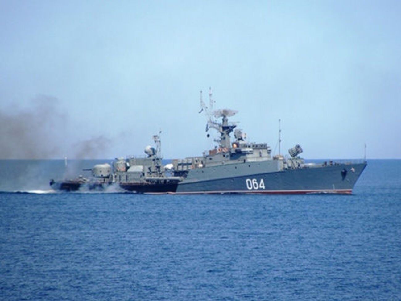 В маневрах задействовали противолодочный корабль "Ейск"