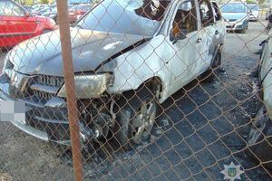 Невідомий облив машину бензином, підпалив і поїхав