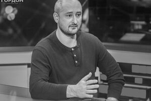 По информации правоохранителей, 41-летний журналист был застрелен на пороге своей квартиры, когда возвращался из магазина