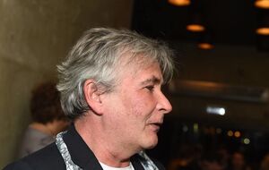 Орлуша: Этот "кто-то" стоял в темноте у него за спиной, для него мой дружок был подобен ничтожной букашке