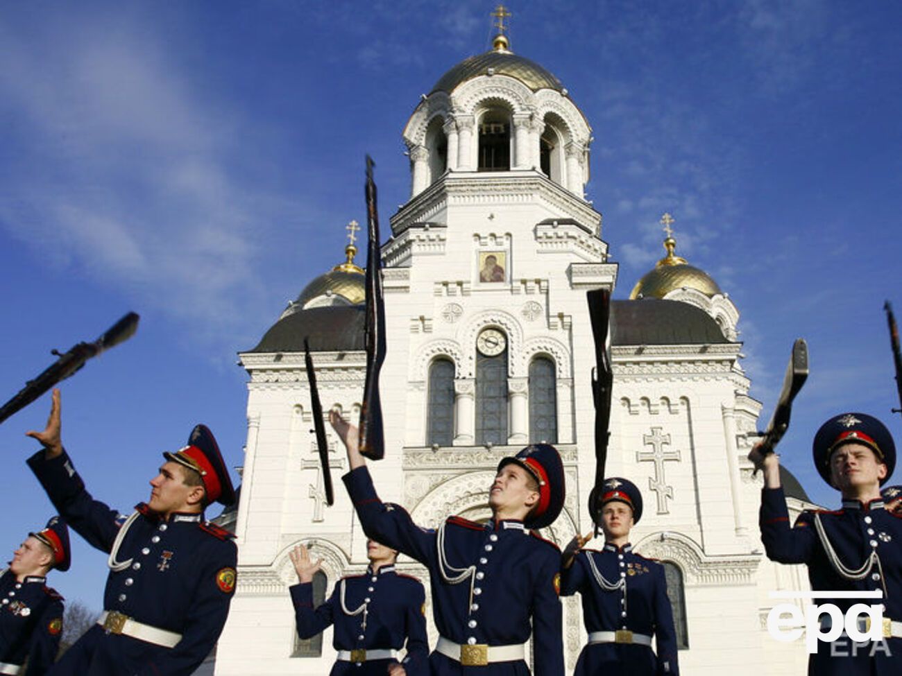 Беспалов отметил, что казаки будут "в красивой форме и улыбающиеся"