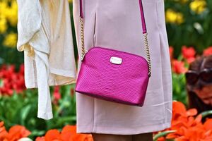 Фейковую сумку выдадут вмятины и заломы