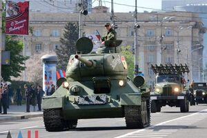 Бойовики в Донецьку репетирували військовий парад на 9 травня. Фоторепортаж