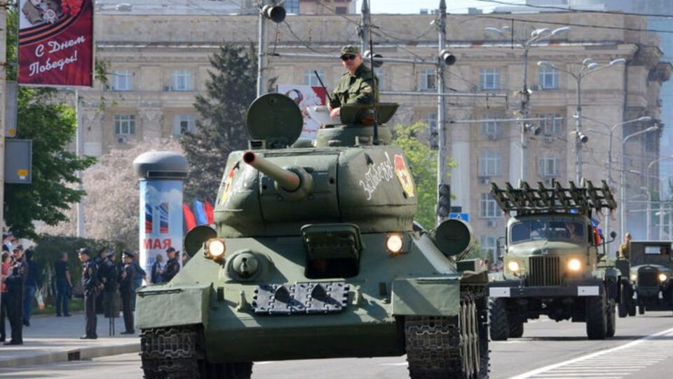 Бойовики в Донецьку репетирували військовий парад на 9 травня. Фоторепортаж