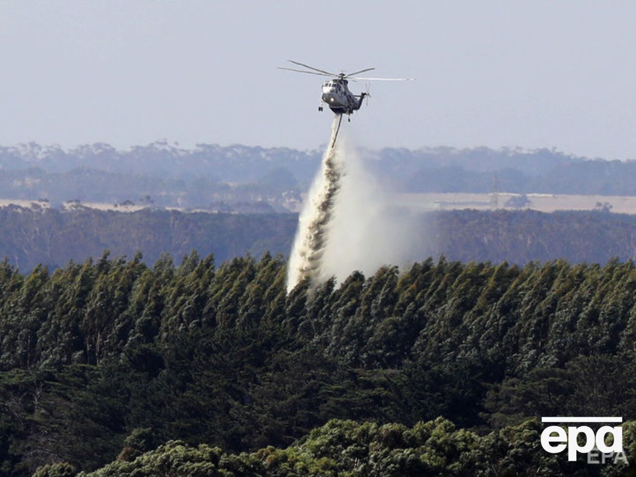 У гасінні пожежі задіяно спецтехніку й авіацію