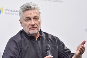 Я не стверджую, що Аркадій знав убивцю. Я ставлю таке запитання