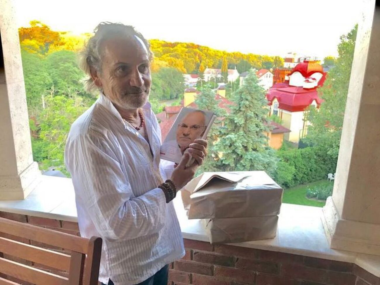 Шустер написал книгу