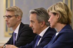 Малиж (в центре): Вы должны улучшить функционирование энергетического рынка