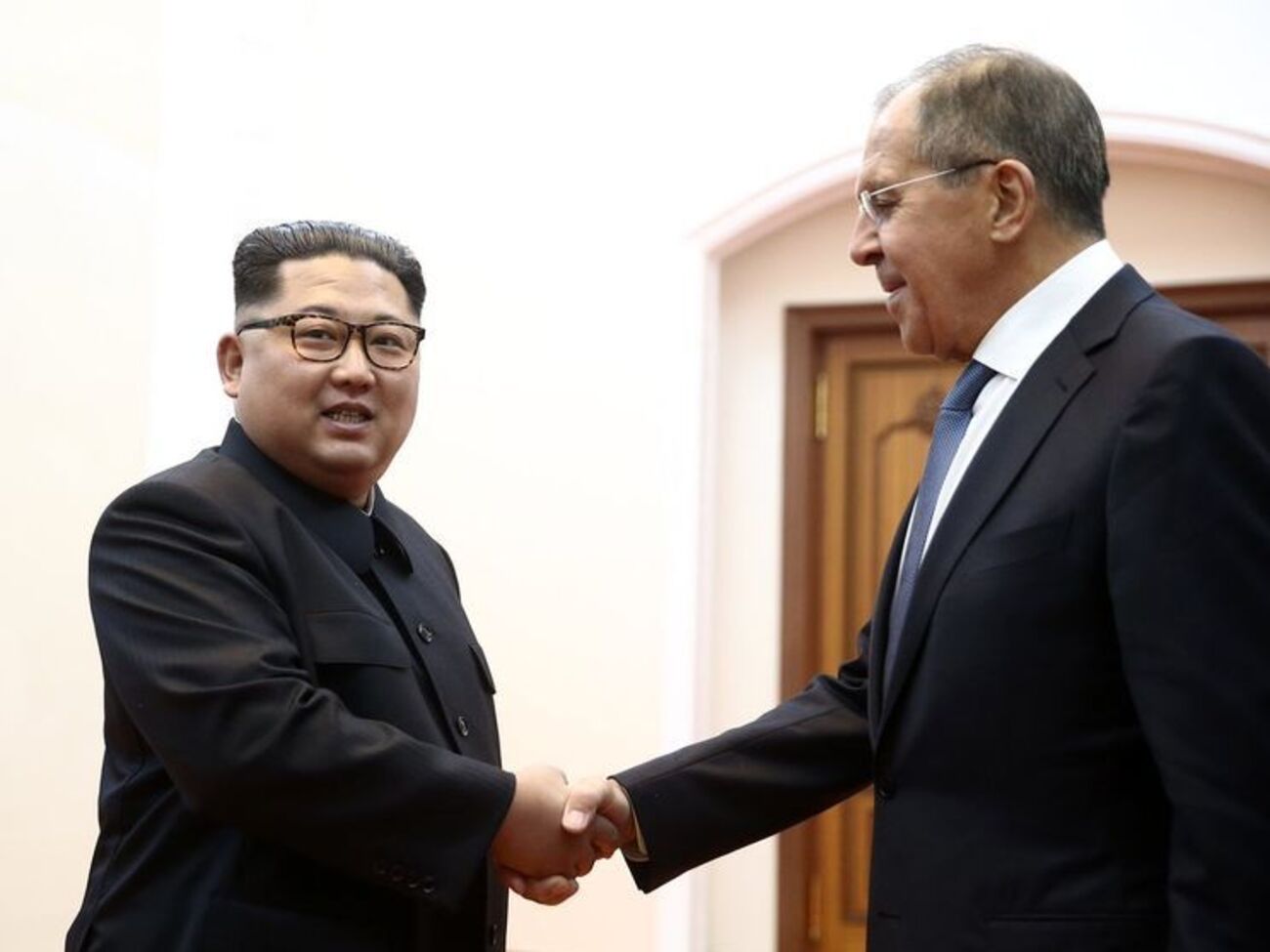 Ын принял Лаврова в резиденции для почетных гостей "Пэкхвавон"