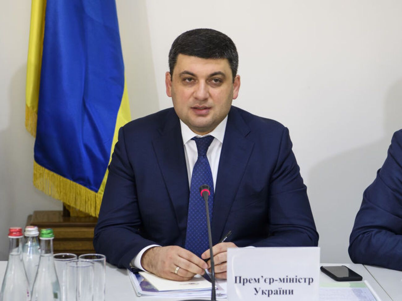 Гройсман: Средняя заработная плата должна в этом году составить около 10 тыс. грн