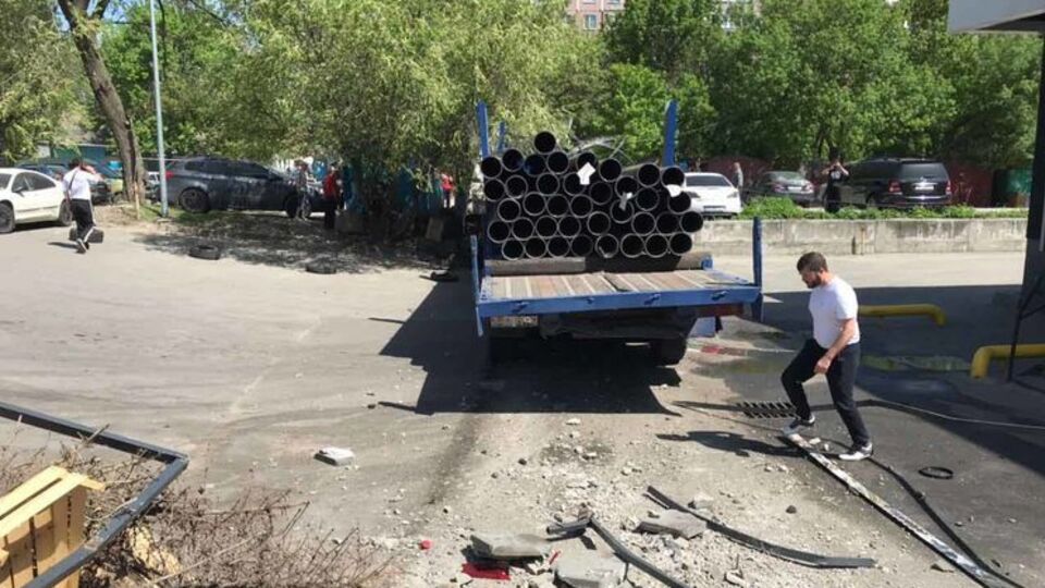 Фура з несправними гальмами протаранила понад 10 авто у Дніпрі. Фоторепортаж