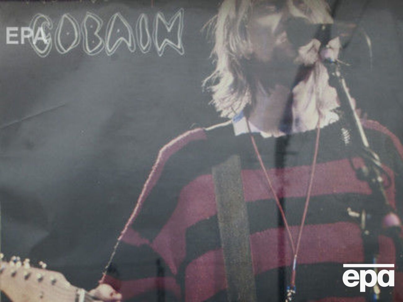 Кобейн лично разбил гитару