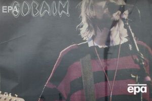 Кобейн лично разбил гитару