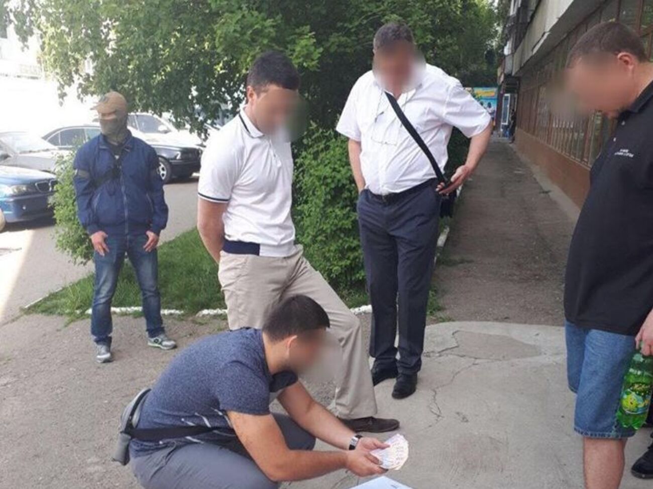 Підозрювані отримали хабар двома "траншами"