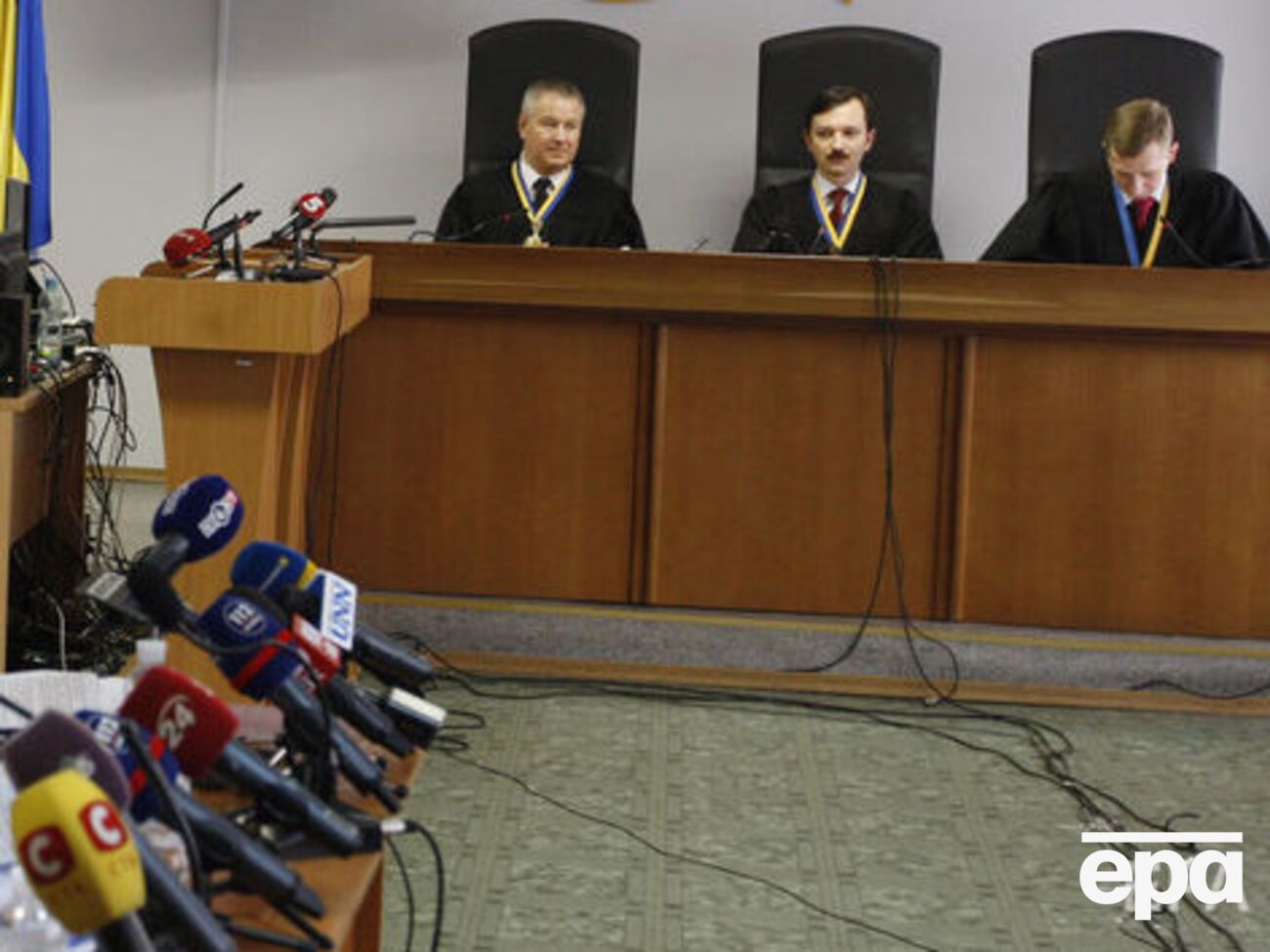В Оболонському суді Києва розглядають справу за обвинуваченням Януковича в держзраді