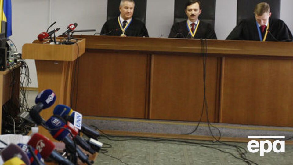 В Оболонському суді Києва розглядають справу за обвинуваченням Януковича в держзраді