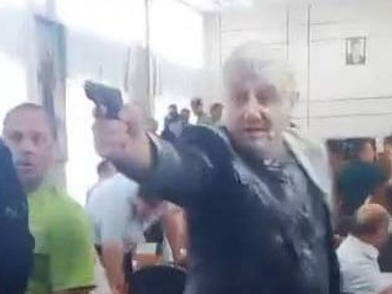 В полиции сообщили, что участник стычки в Никопольском горсовете сделал несколько выстрелов вверх