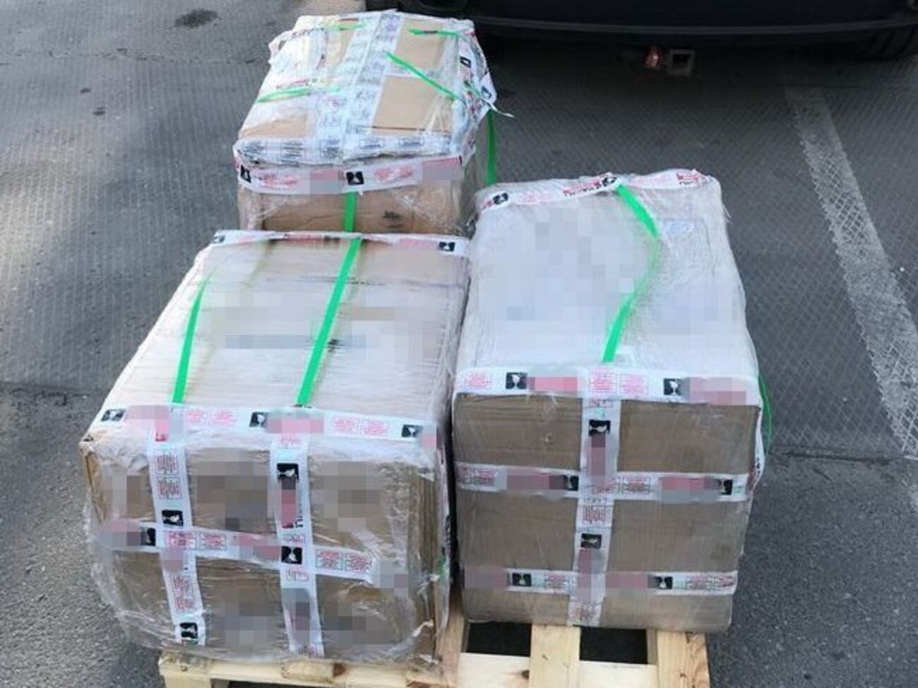 Мужчина скрывал кокаин в коробках с роликовыми коньками