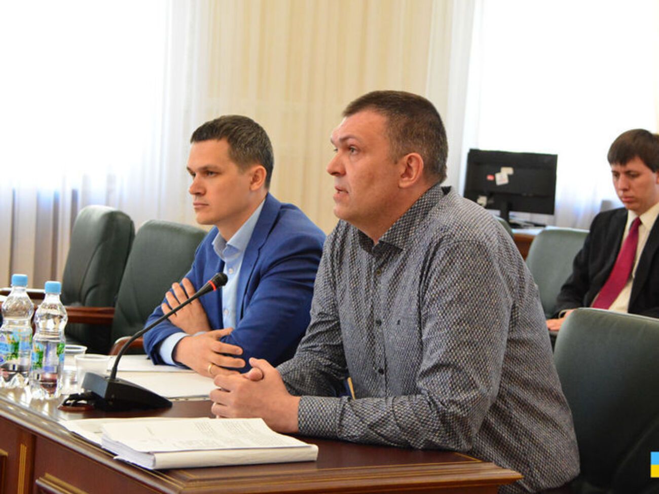 Лазюка (на переднем плане) задержали на взятке в 2016 году