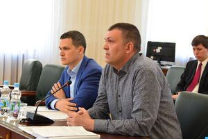 Лазюка (на переднем плане) задержали на взятке в 2016 году