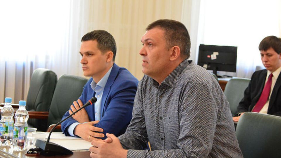 Лазюка (на передньому плані) затримали на хабарі у 2016 році